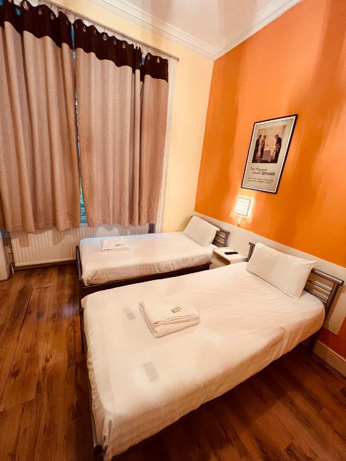 Chambre Lits Jumeaux avec Salle de Bains Privative